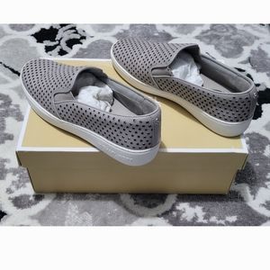 Michael Kors Keaton size 7.5 Silver Slip ons